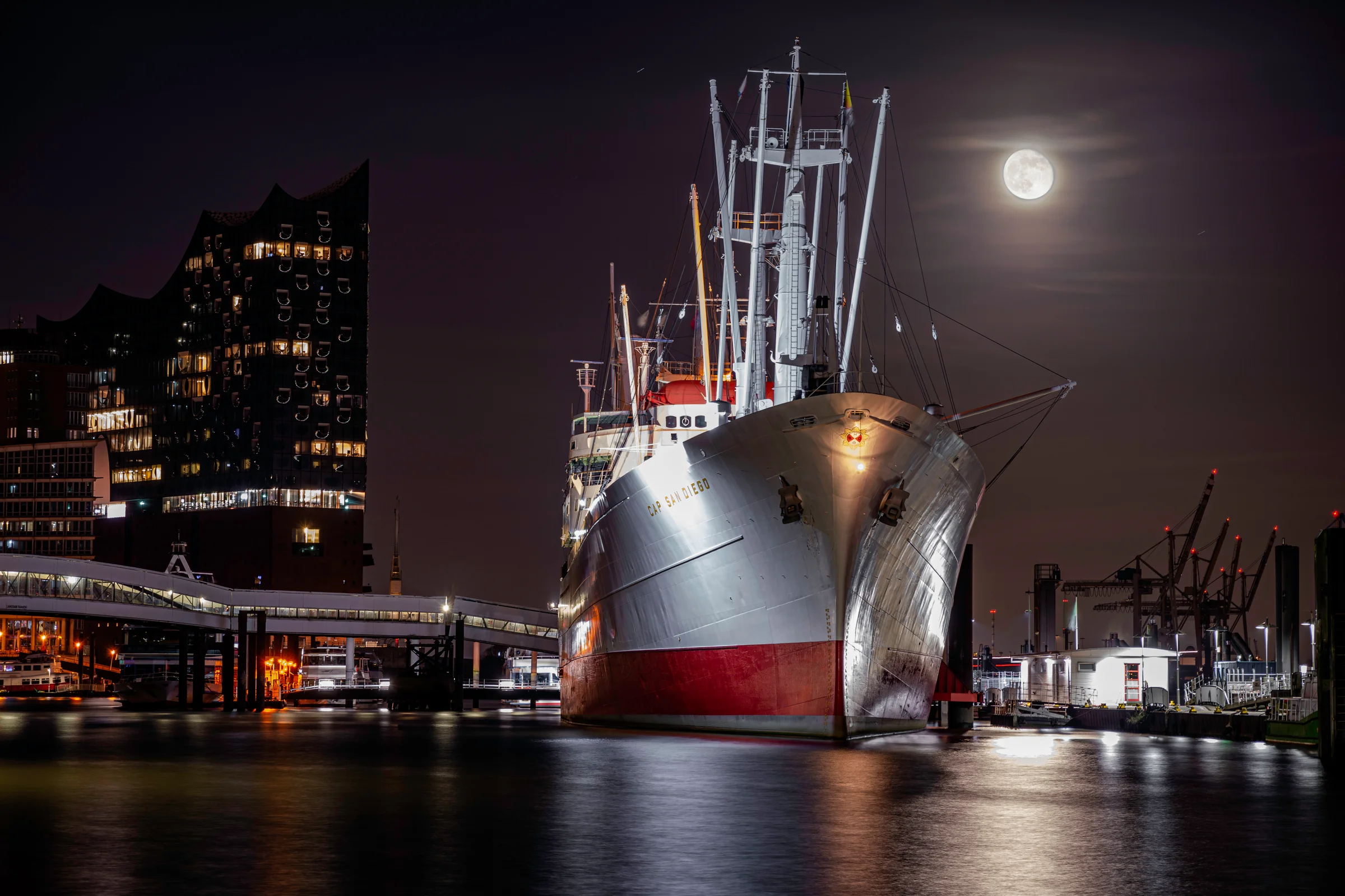 Cap Sandiego Moon